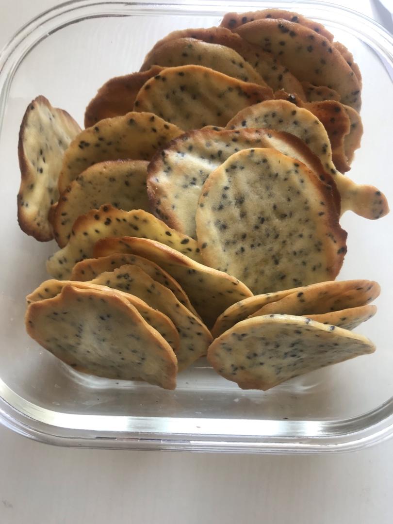 薄脆芝麻饼干 ～想到小时候配牛奶的杏仁饼干
