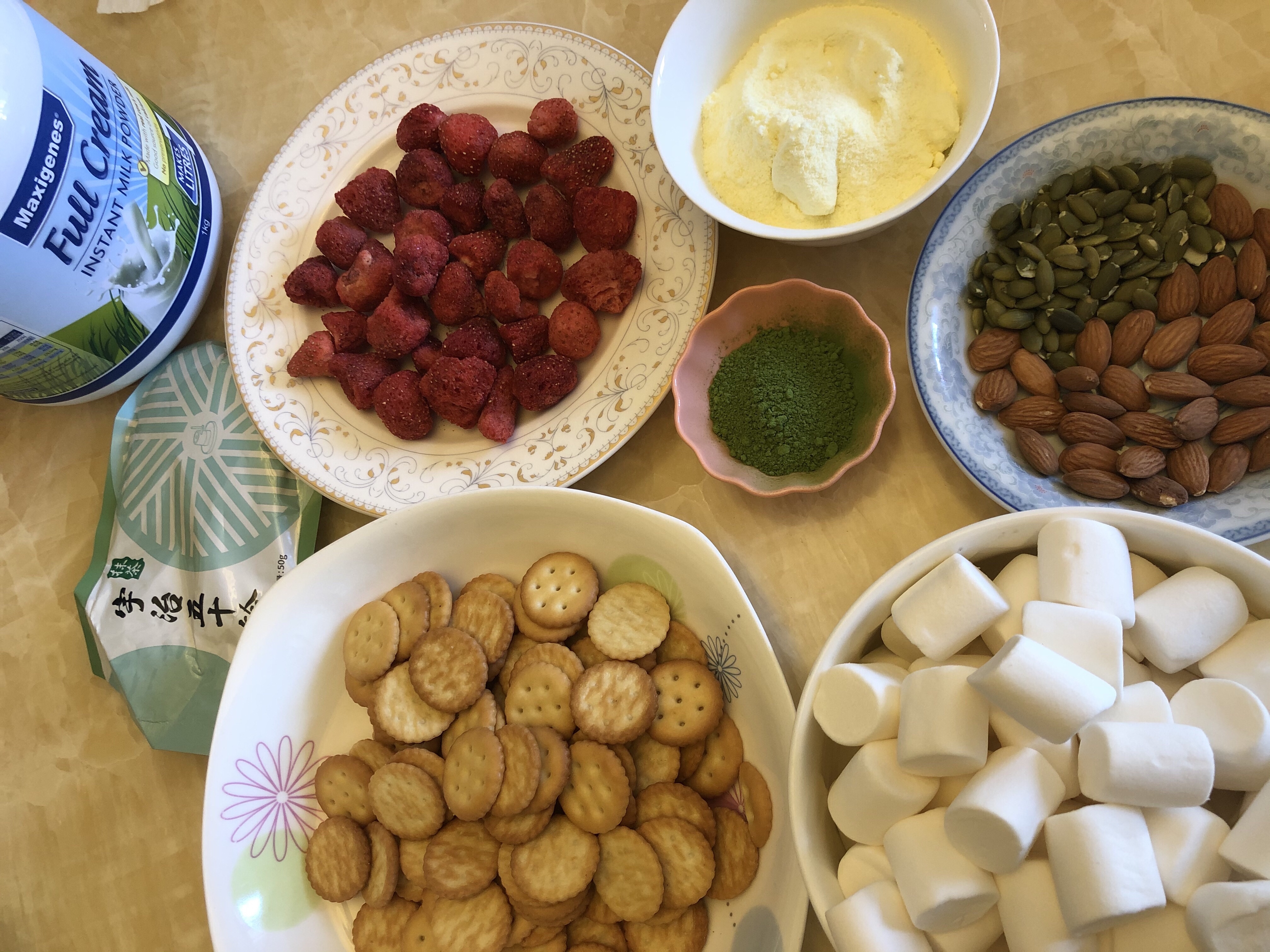 抹茶草莓🍓雪花酥的做法 步骤1