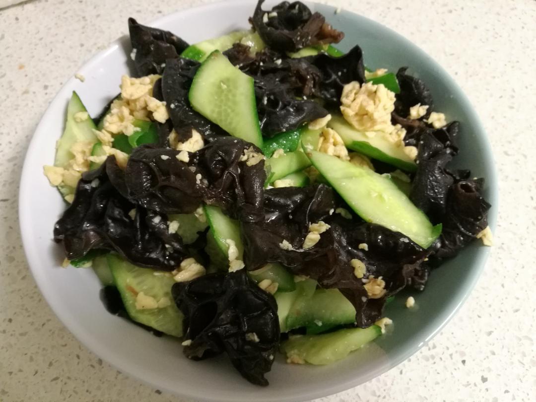黄瓜木耳炒鸡蛋