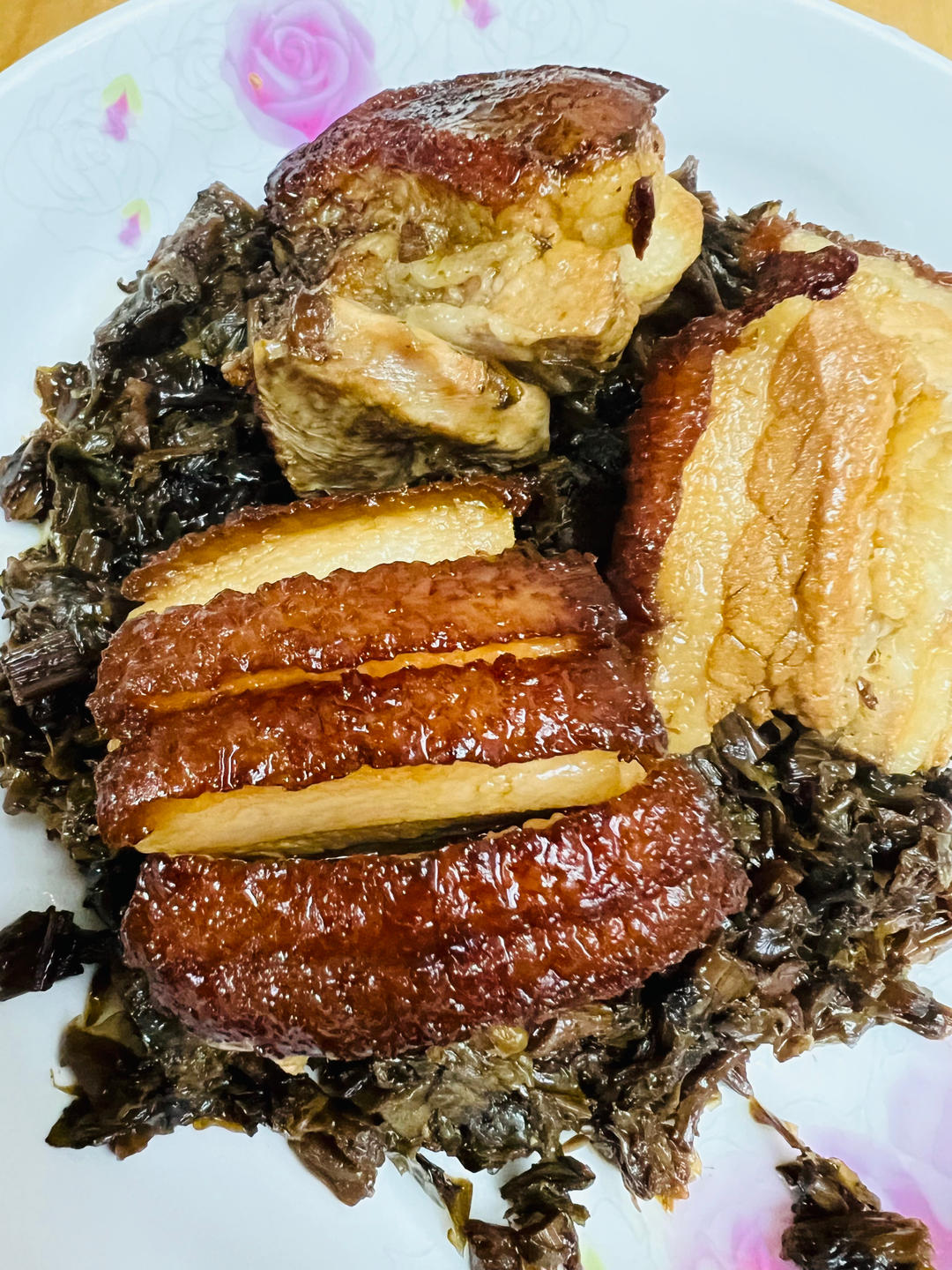 教你在家也可以做的梅菜扣肉，软糯香甜，不油不腻.