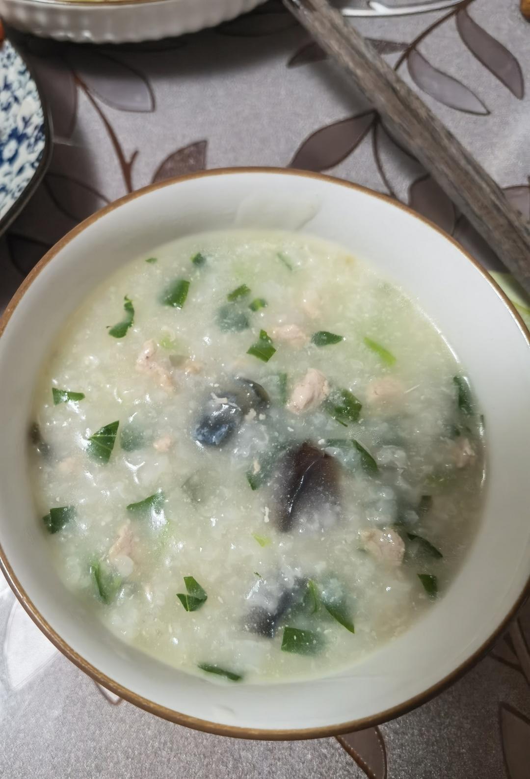 妈妈👩教我做的皮蛋瘦肉粥🥣简单快捷美味😋