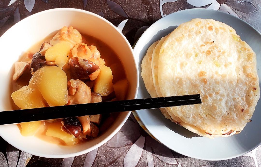 葱油饼（面粉吸水量不一样、水慢慢加）