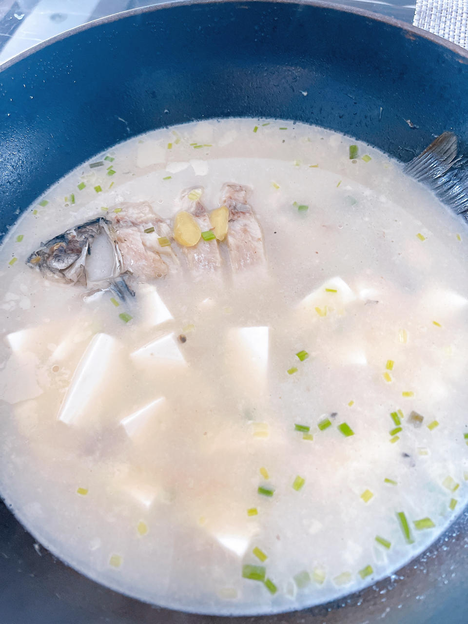 奶白鲫鱼豆腐汤|一条鱼最后的温柔