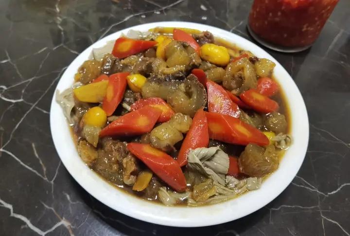焖牛腩