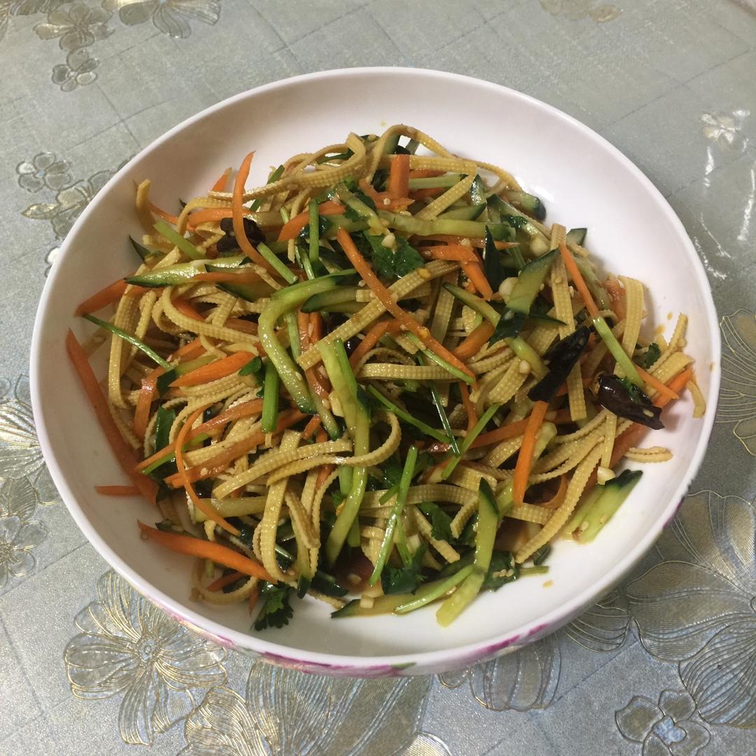 超快手的凉拌千张黄瓜胡萝卜丝