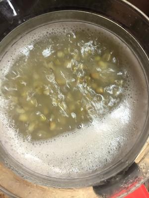 绿豆西米苹婆(凤眼果)粥的做法 步骤4