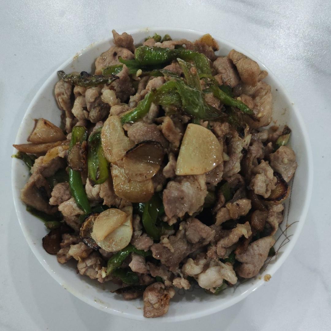 青椒肉丝，这样炒太好吃了。