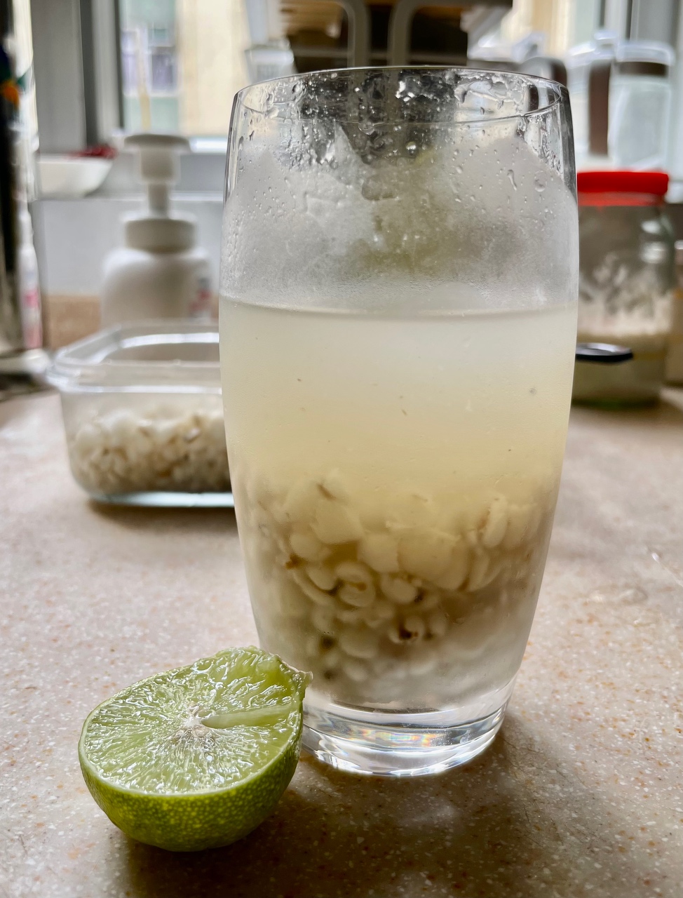 蜂蜜柠檬薏米水的做法