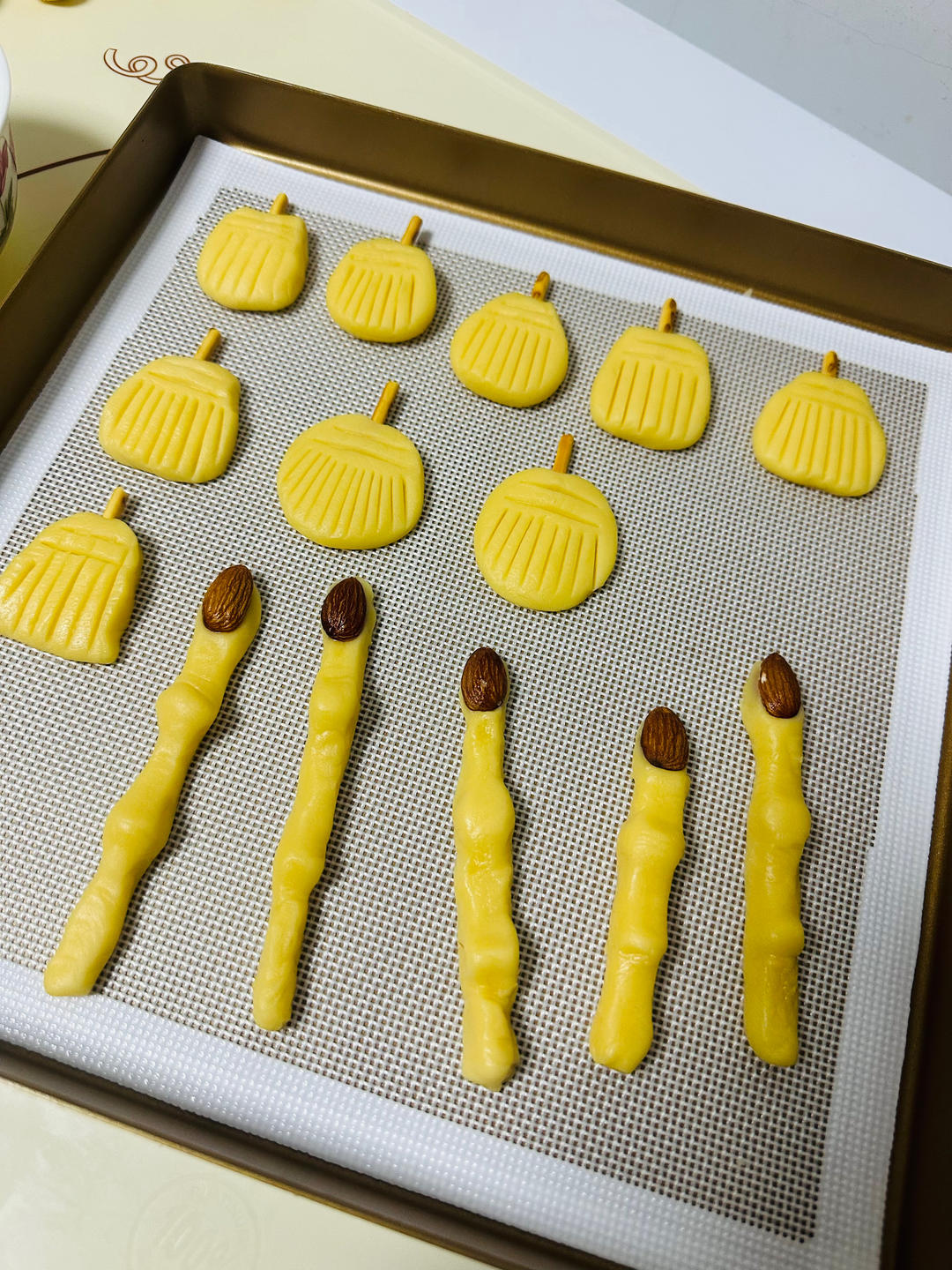 万圣节!女巫的扫帚饼干