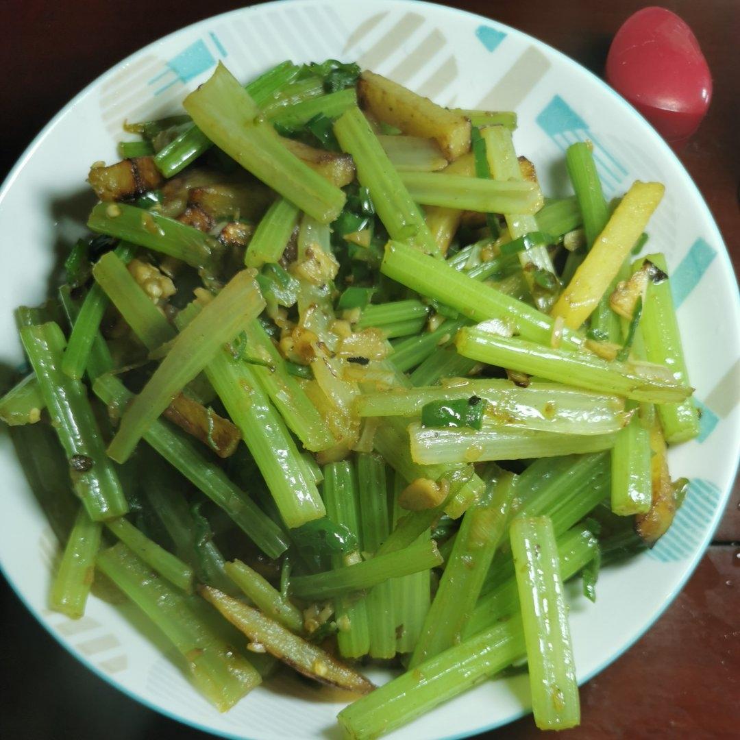 土豆炒芹菜