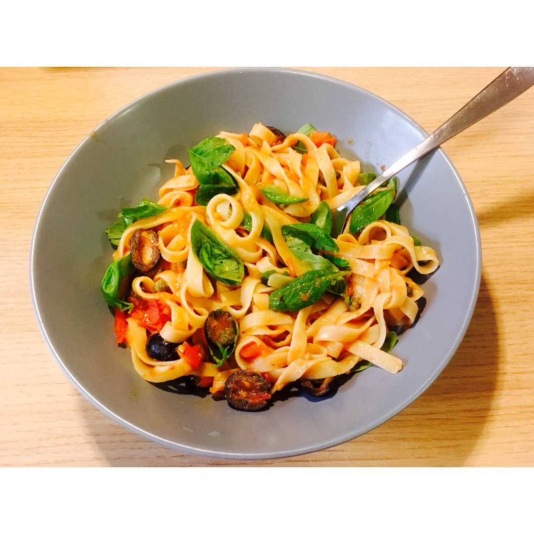 【终极烹饪课程】番茄凤尾鱼辣味意面