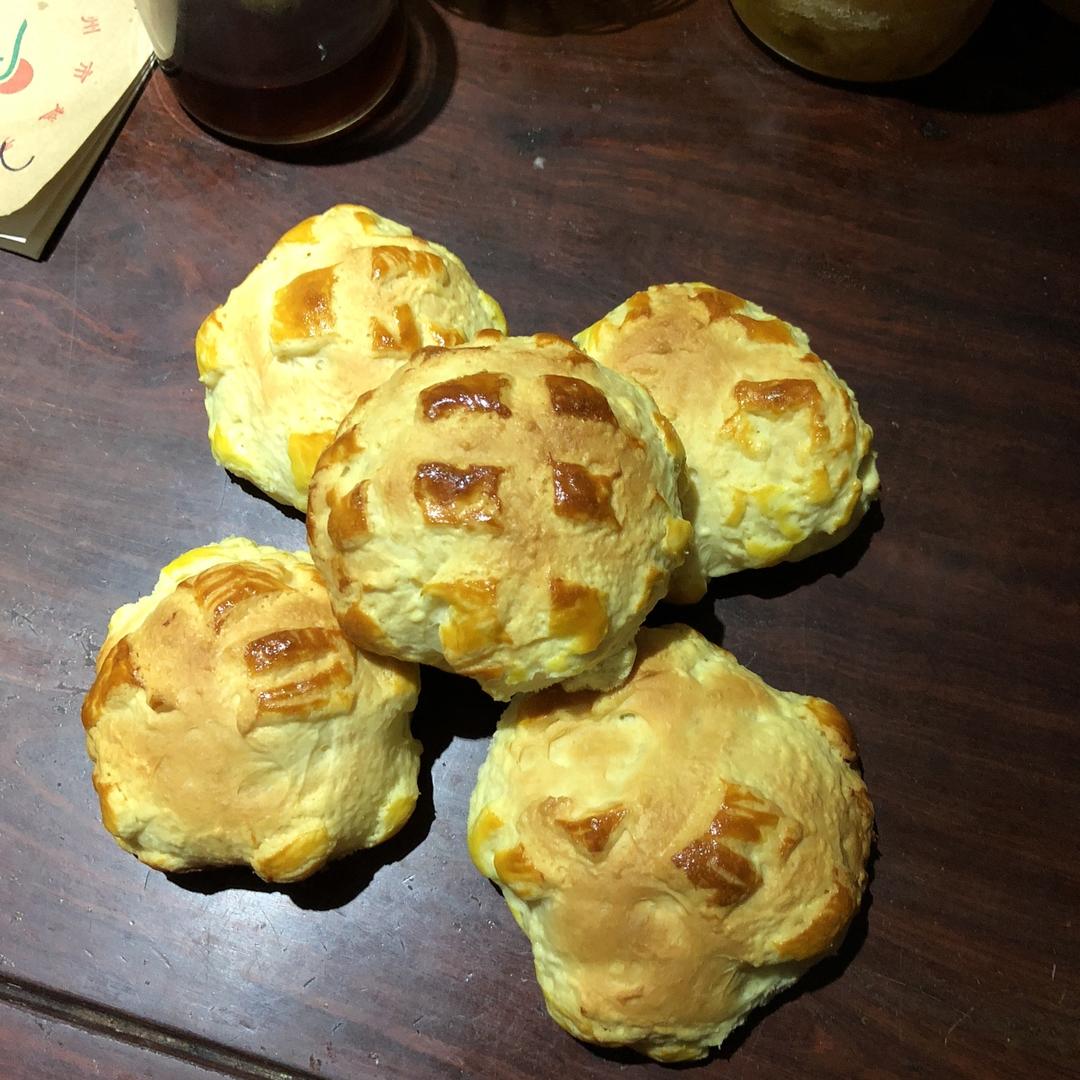 好吃到炸裂的港式菠萝包（附带制作酥皮的小视频）