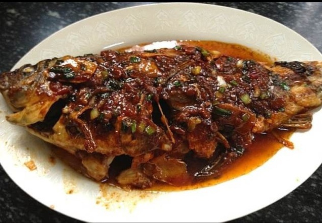 酱烧鲫鱼