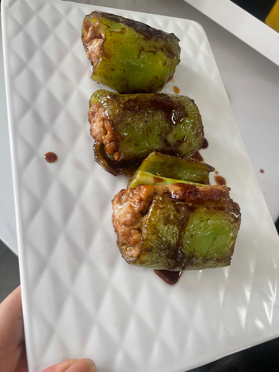 下饭菜“青椒酿肉”，香糯多汁鲜嫩下饭