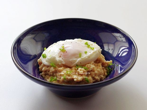 黑胡椒牛奶燕麦粥（附完美水波蛋+肉汁烟熏火腿豪华版做法）