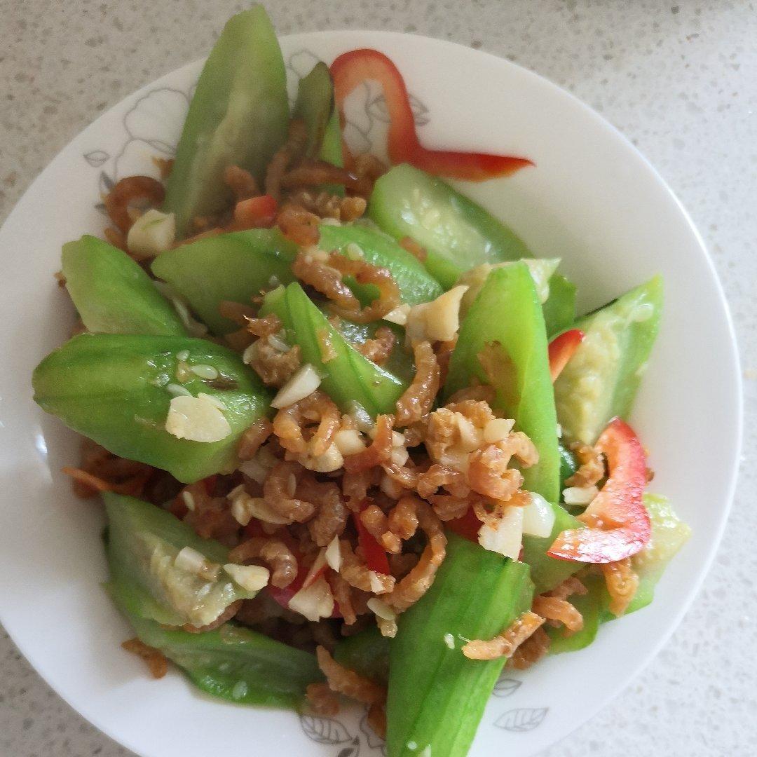 丝瓜炒不黑有诀窍——丝瓜炒虾米