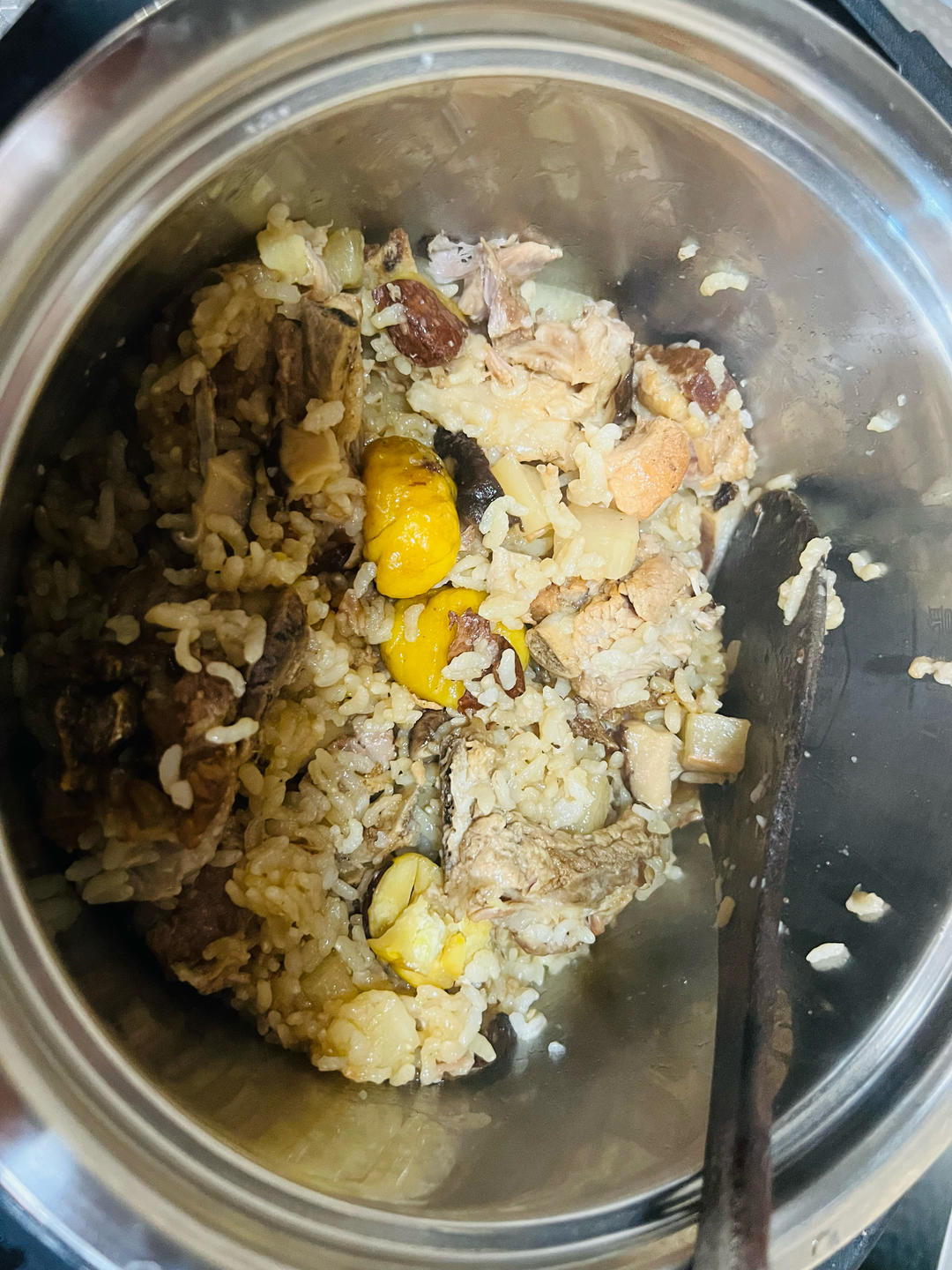 电饭煲排骨焖饭‼️米饭粒粒分明，咸香入味，超级好吃