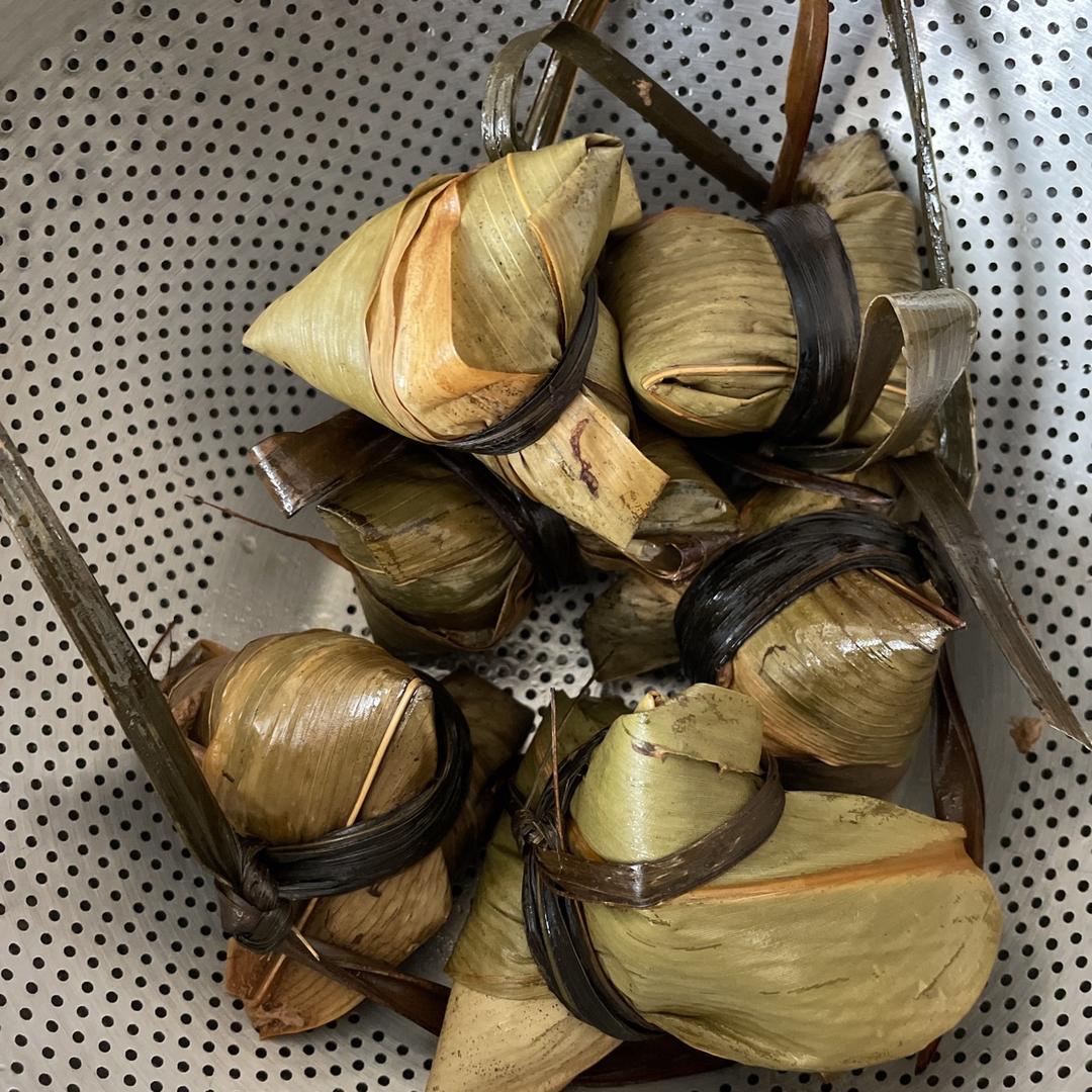 咸蛋肉粽子