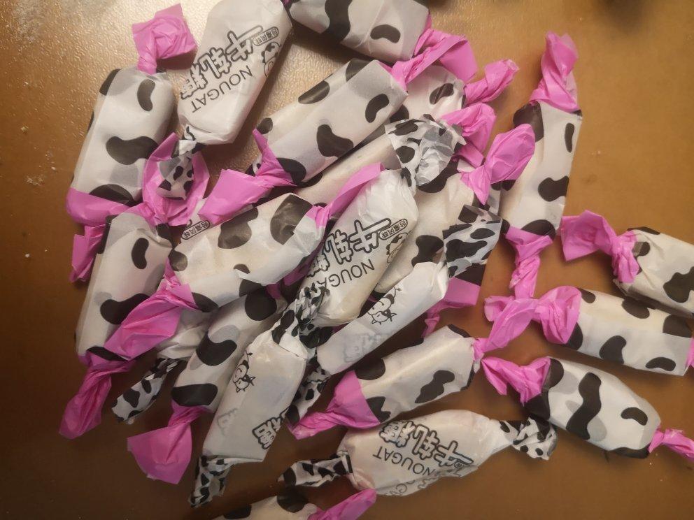 简易牛轧糖，只用蔓越莓干，配方屡试不爽，切块整齐