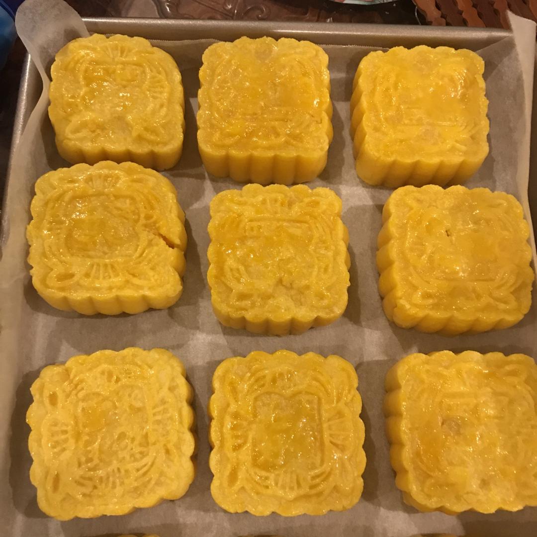 超详细图解版--流心奶黄月饼