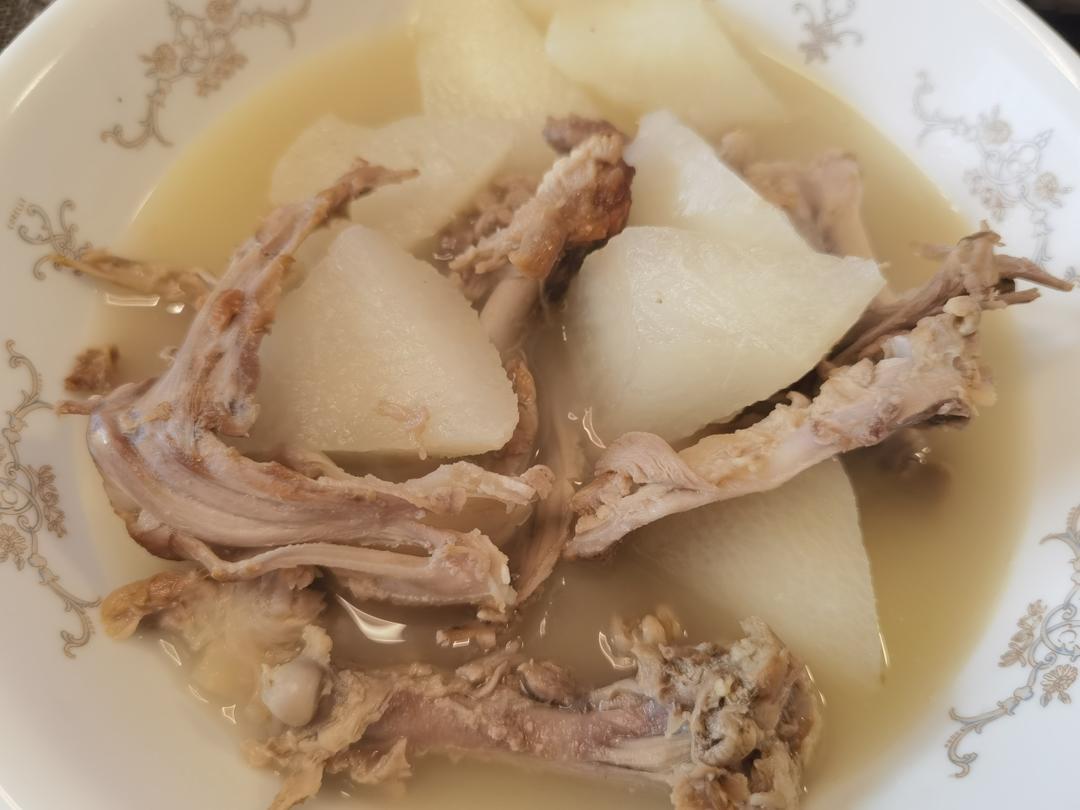 鸭架萝卜汤
