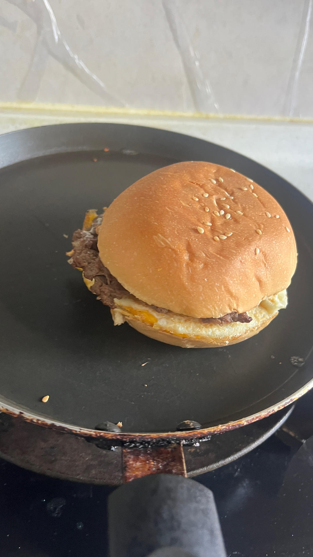 牛肉汉堡 煎出香嫩多汁的牛肉饼