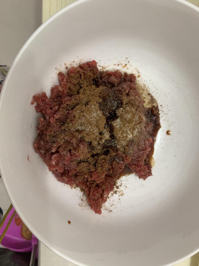 鲜美多汁的洋葱牛肉包子