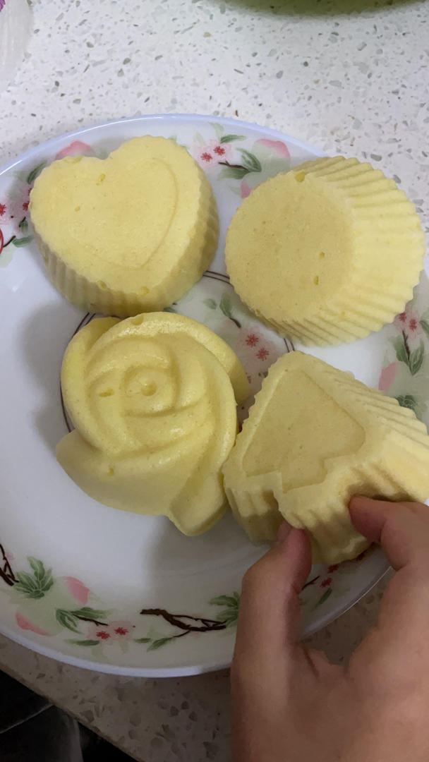 蒸纸杯蛋糕🧁全蛋打，无需分蛋，无泡打粉！
