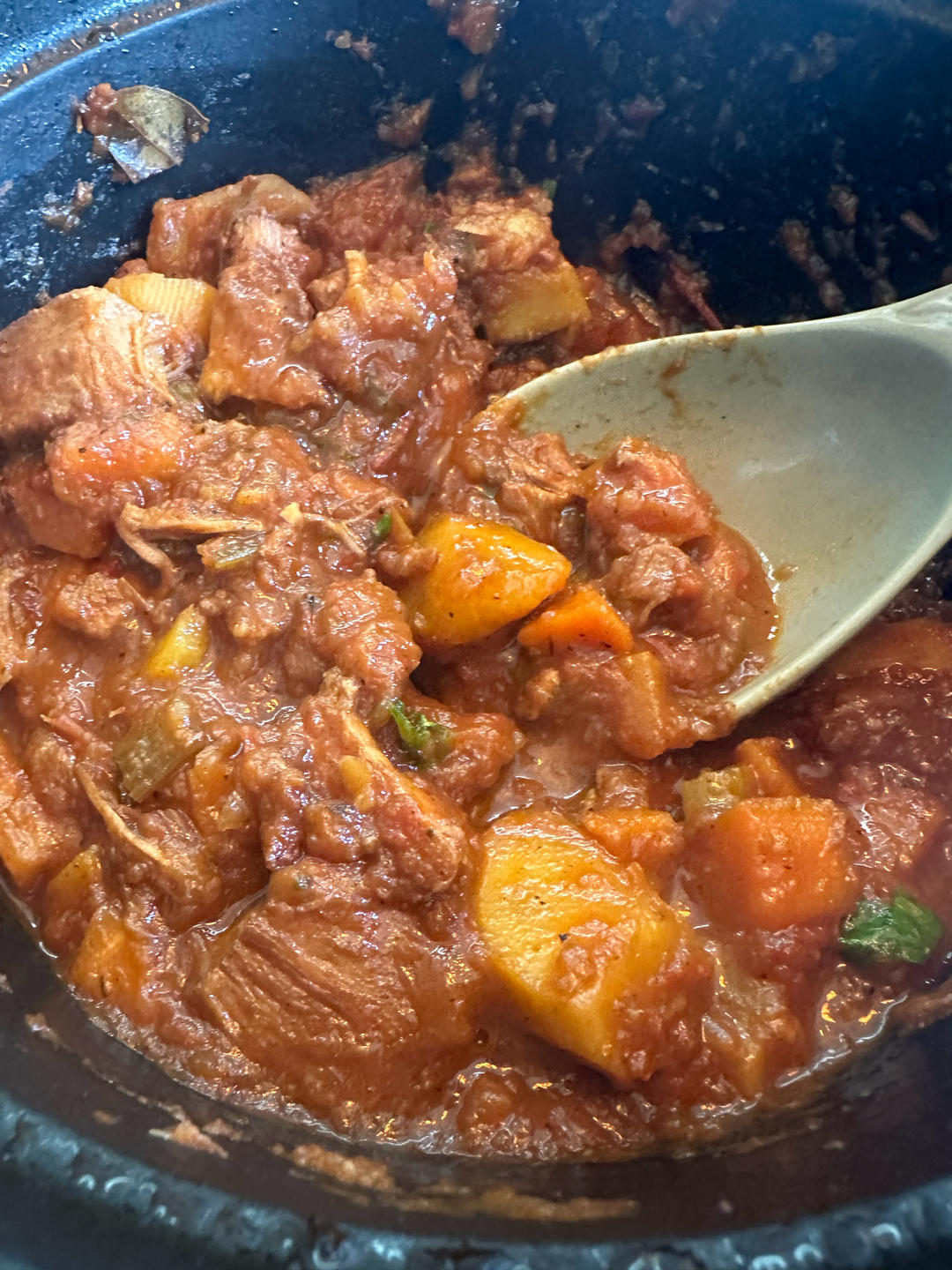 红酒慢炖猪脸肉配红薯 Wine-Braised Pork Cheek with Sweet Potato