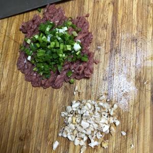 超下饭的香菇酿肉的做法 步骤2