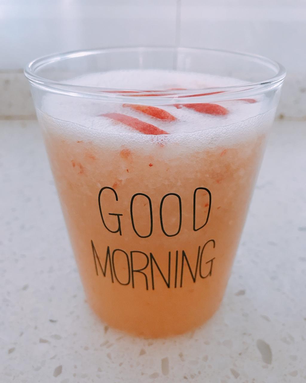 胖得像座山做的鲜榨桃子汁