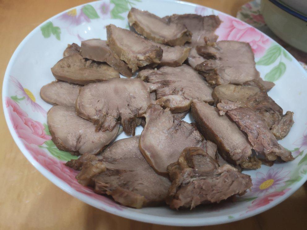 卤猪舌