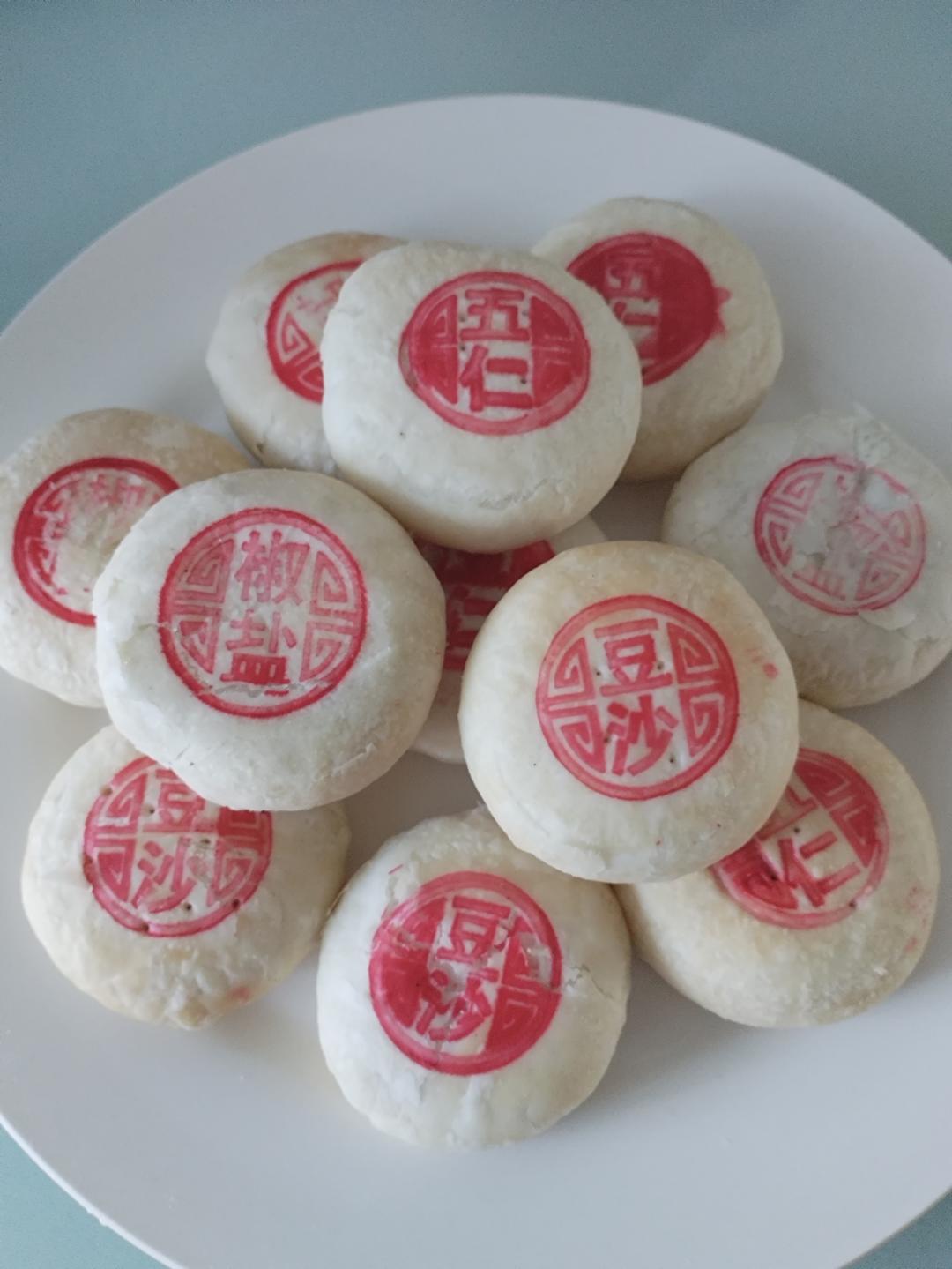 苏式月饼（椒盐馅，五仁馅，绿豆沙肉松蛋黄流心馅）