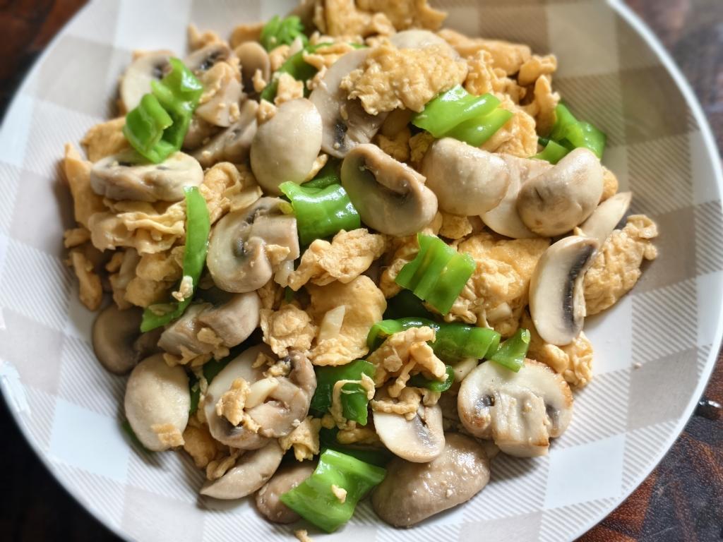 口蘑炒鸡蛋
