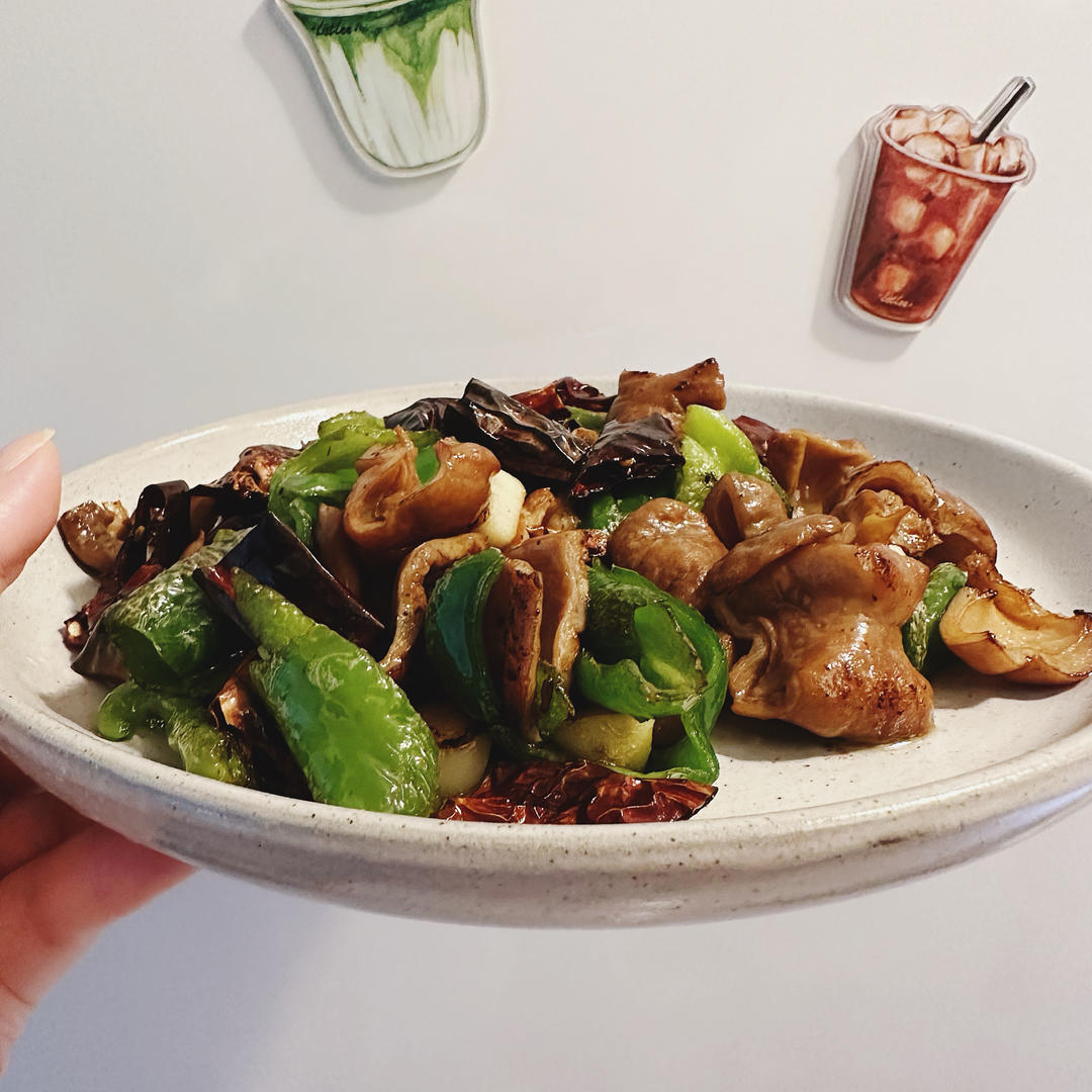 家常青椒炒肥肠