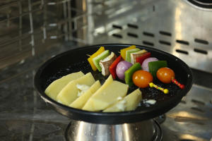 肋眼牛排配烤蔬菜和香草黄油（4步轻松get）的做法 步骤3