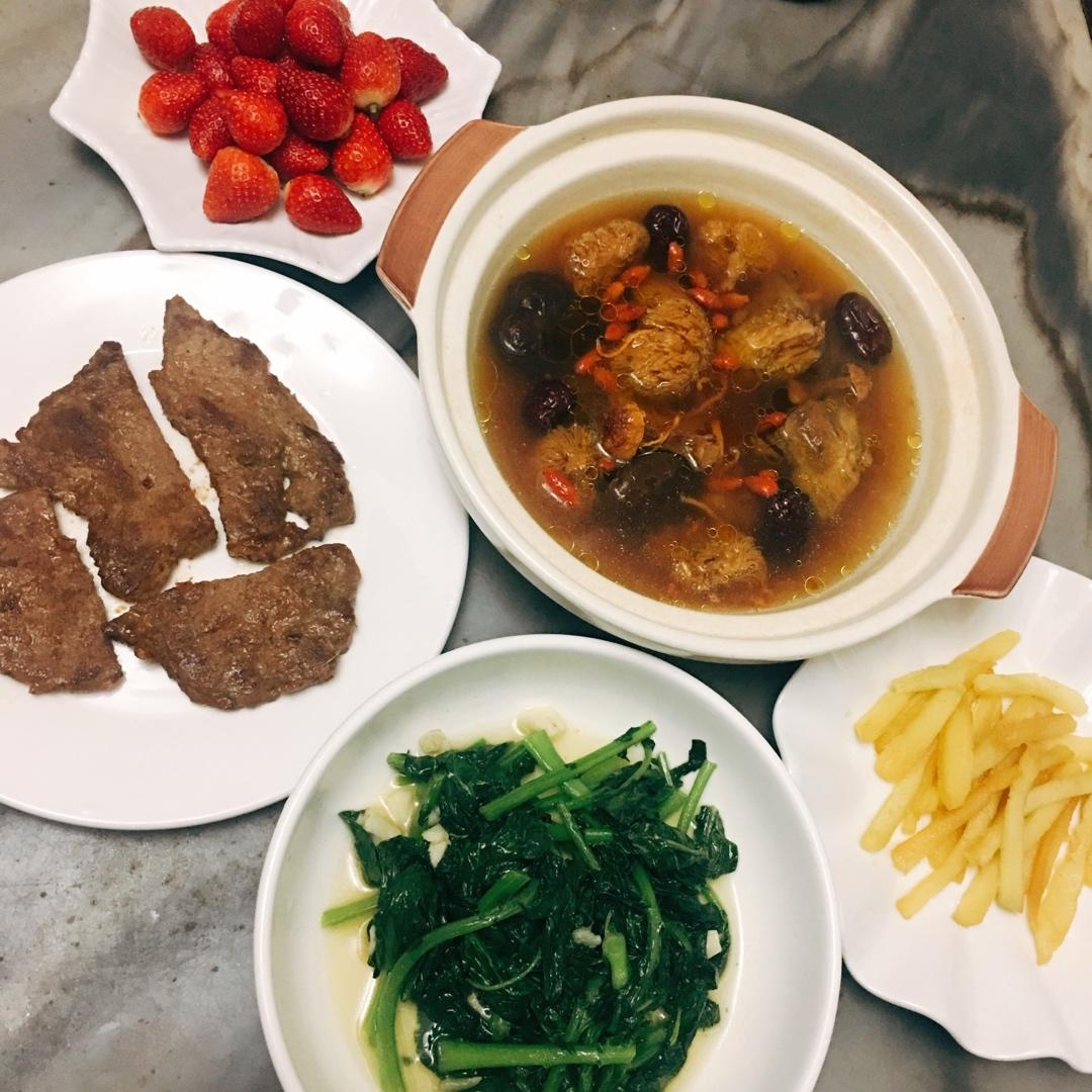 猴头菇红枣鲜鸡汤