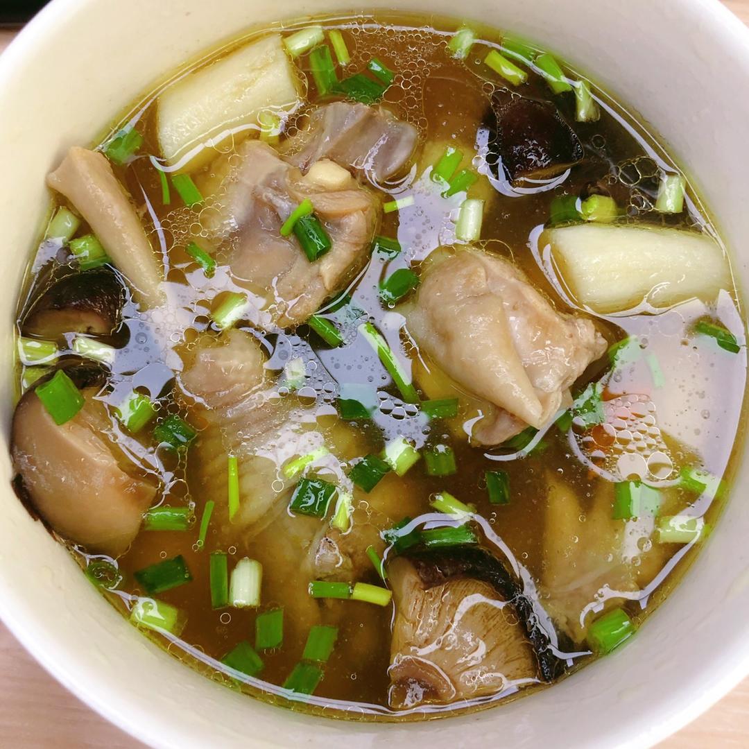 香菇炖鸡汤