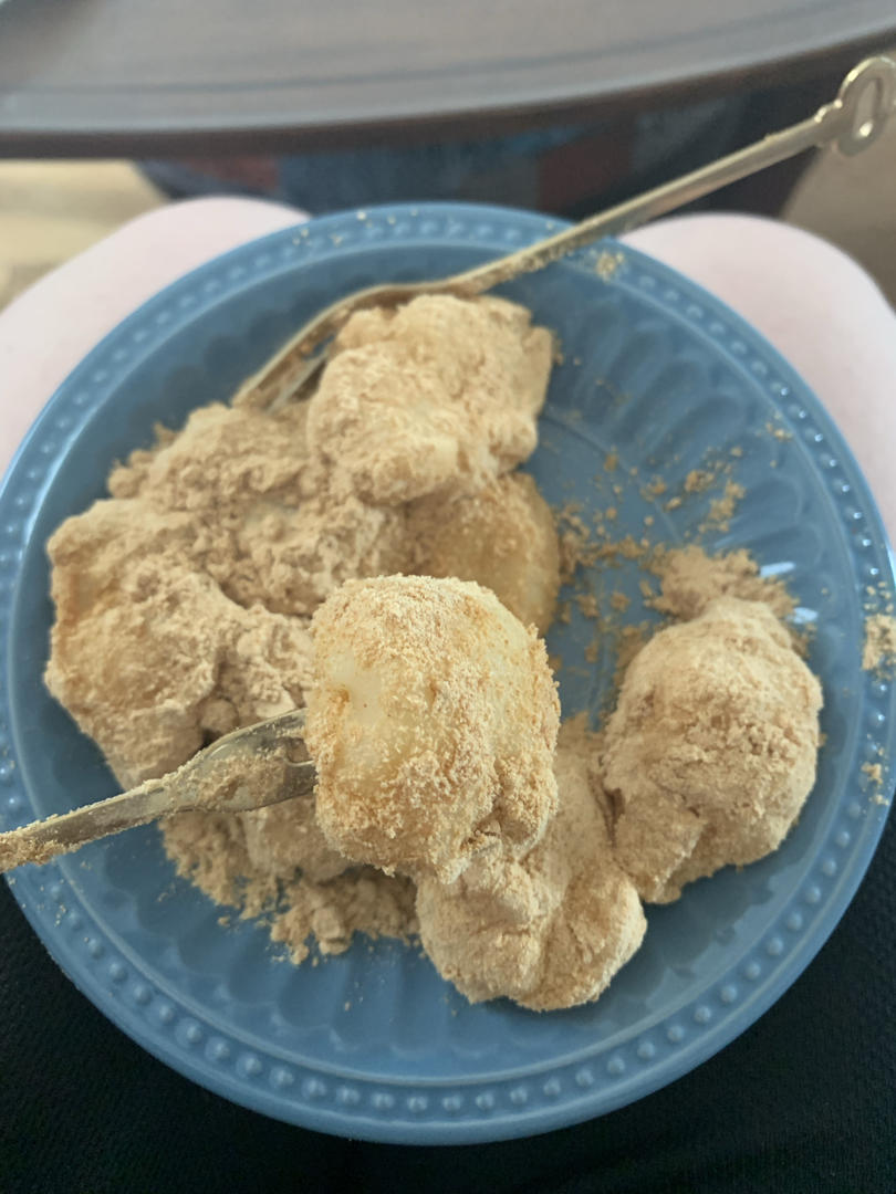 黄豆粉糍粑团