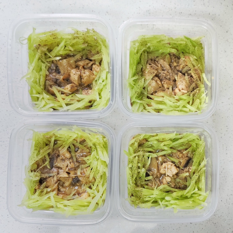 低脂高蛋白-菜花米炒藜麦+杂菇滑鸡肉盖饭的做法 步骤4