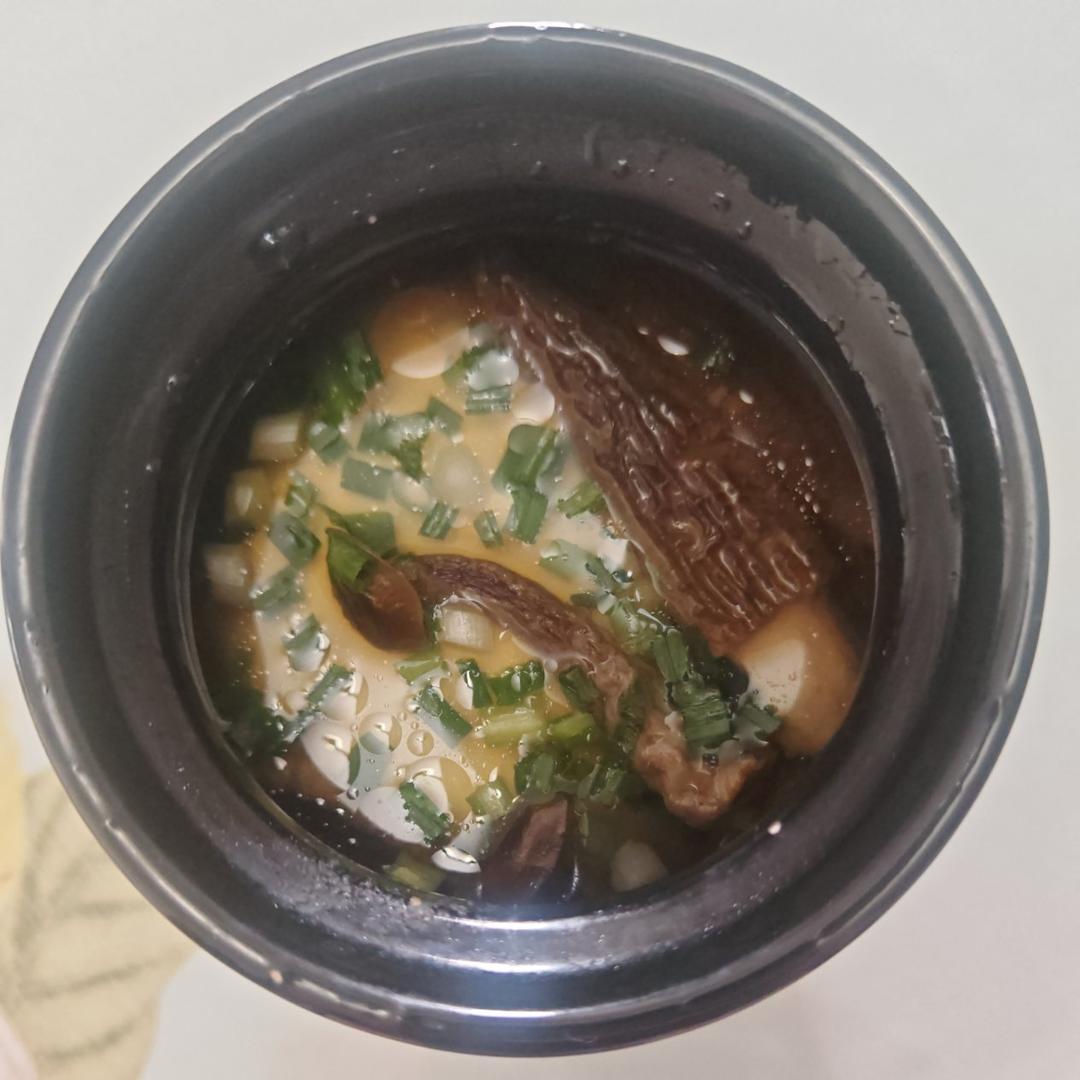 南昌鸡蛋肉饼瓦罐汤！是鸡蛋死死压着肉饼卧在罐底的那种！（电炖盅版）