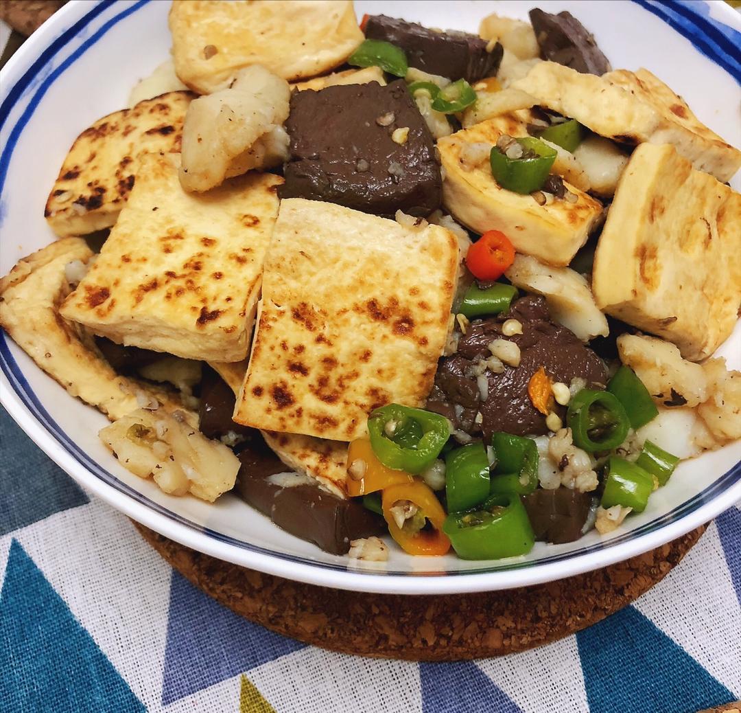 鸭血豆腐煲