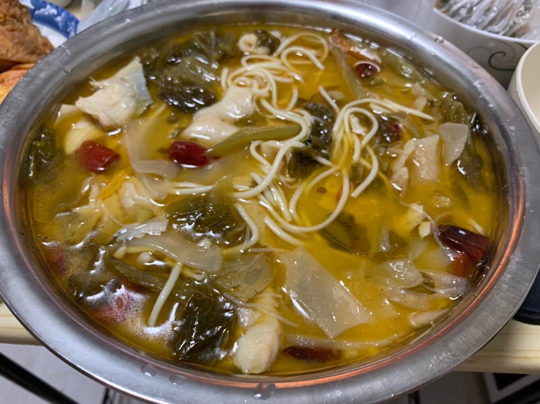 酸菜鱼面-巴沙鱼柳