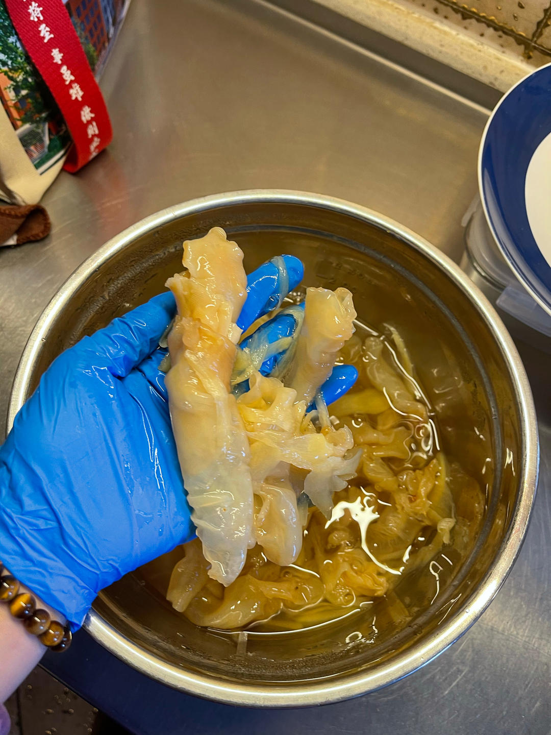 花胶炖牛奶的做法