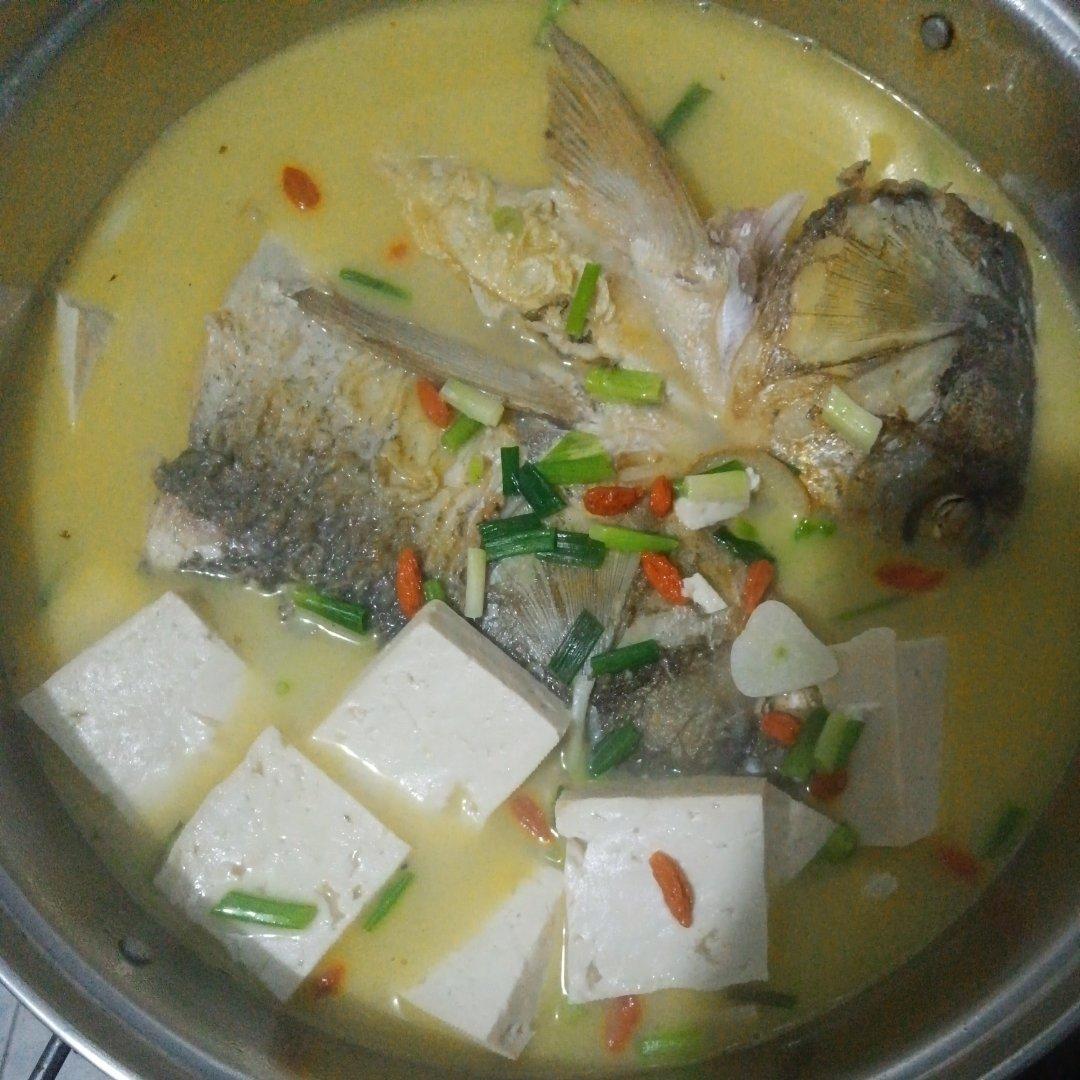 鱼头豆腐汤
