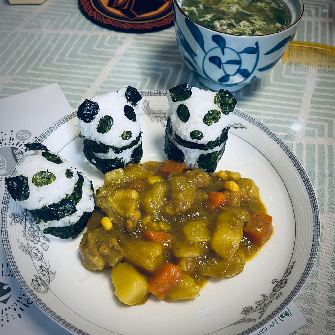 咖喱风熊猫吃翔