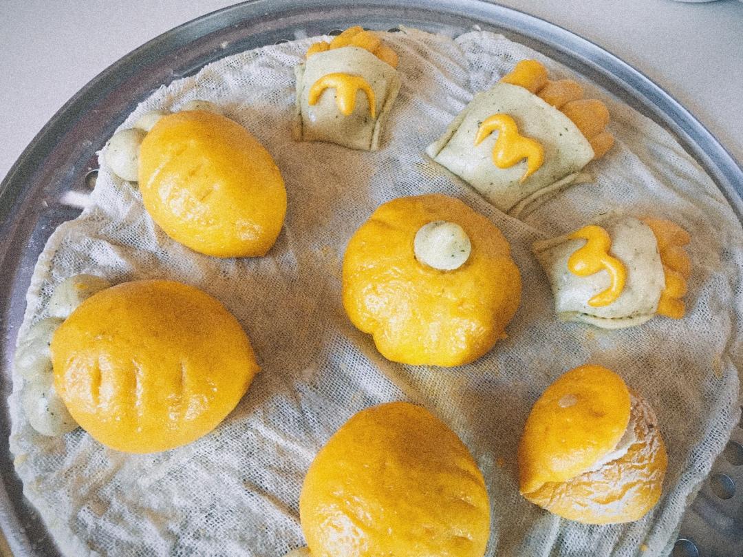 卡通蔬菜汁馒头