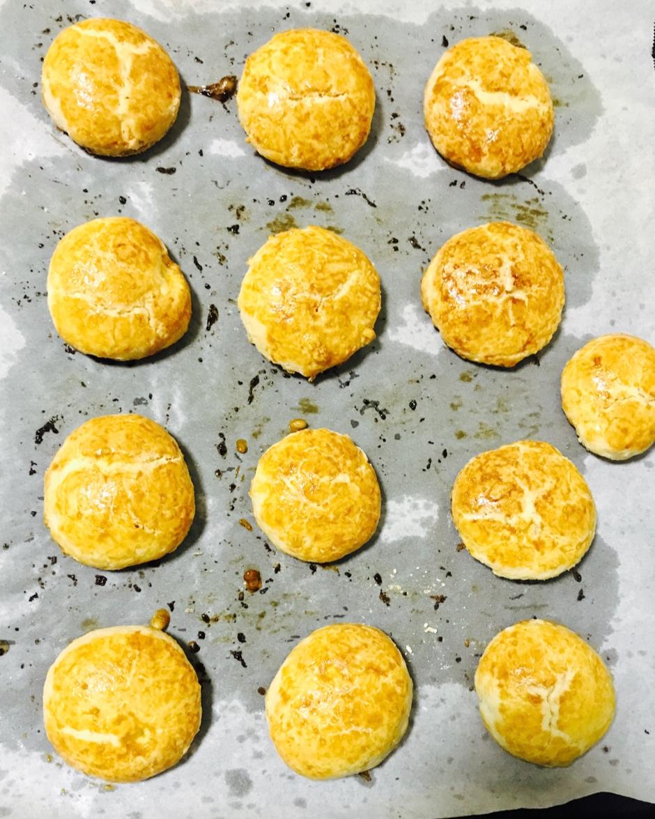 【视频】3分钟 奶油司康Scone(可能是世界上最快手的司康) 消耗淡奶油～