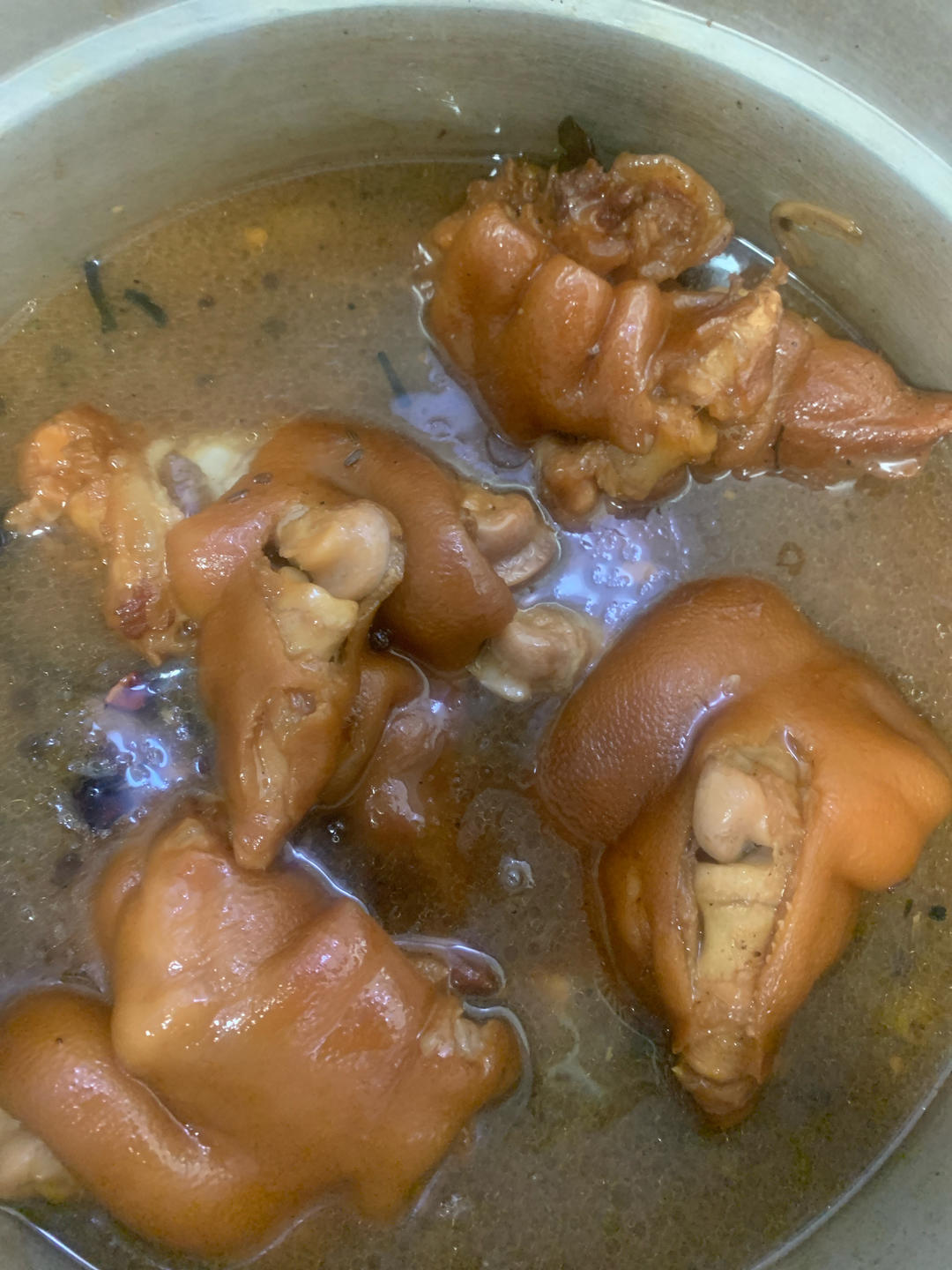 酱猪蹄（或红烧猪蹄）