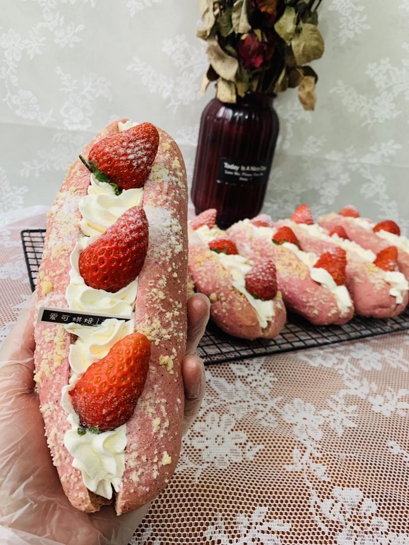 雪顶草莓奶露软欧-馋哭亲外甥配马斯卡彭奶油霜